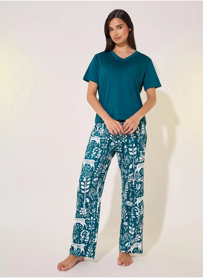 تايك تو Take Two Solid V Neck T-Shirt and Printed Straight Pyjama Pants Set