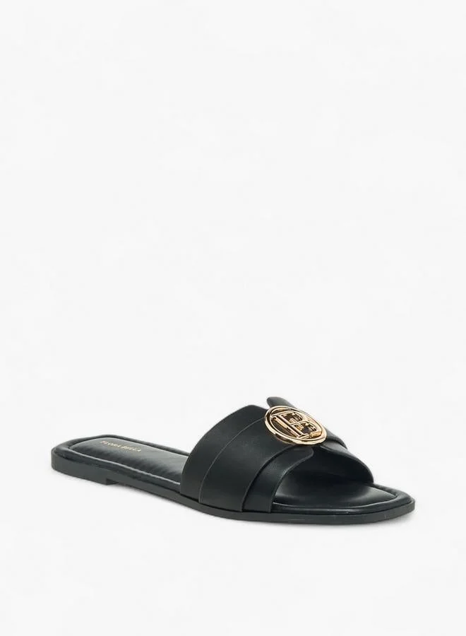 فلورا بيلا من شو إكسبرس شباشب نسائية بشعار مميز