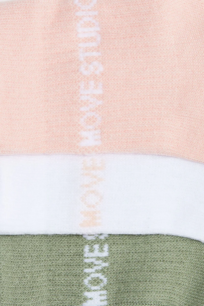 اتش اند ام جوارب رياضية من نسيج دراي موف - عبوة من 5 أزواج