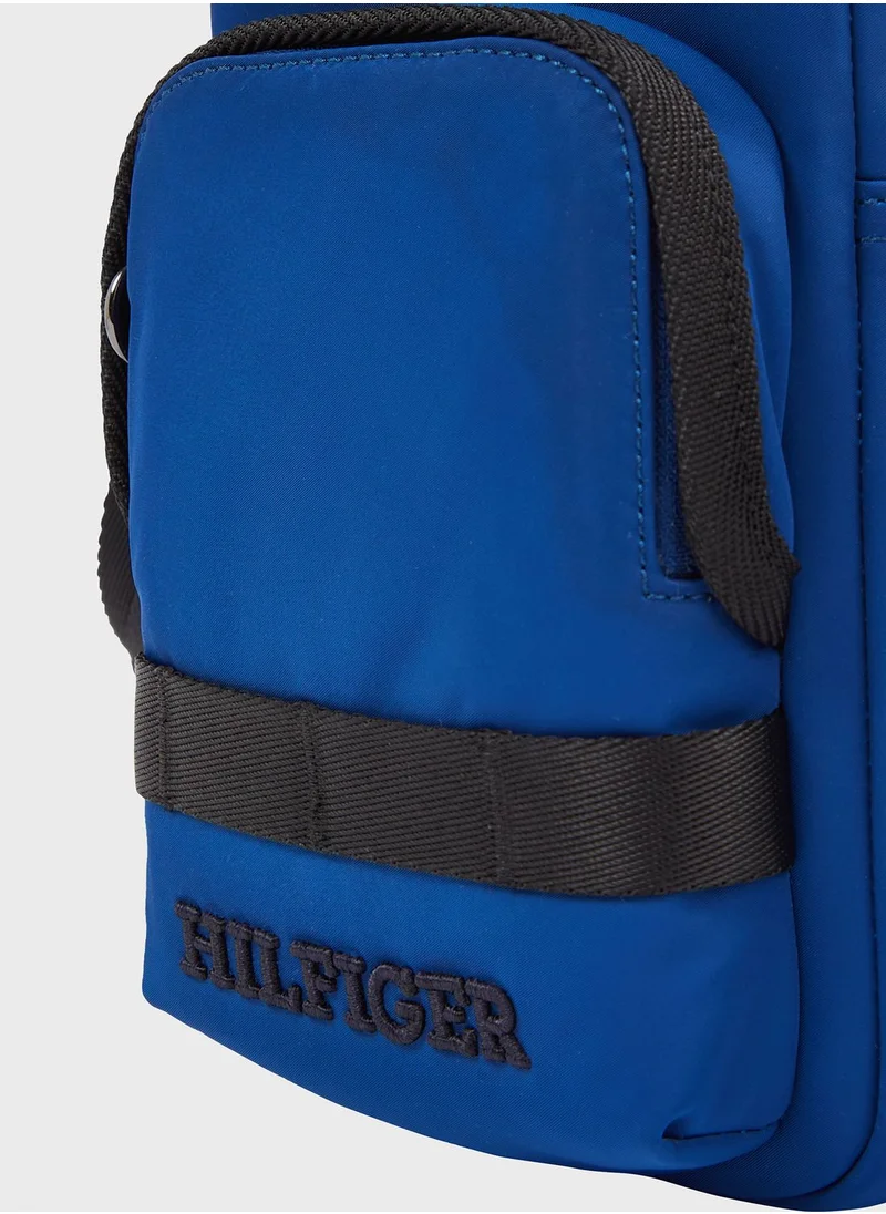 TOMMY HILFIGER Monotype Reporter Bag