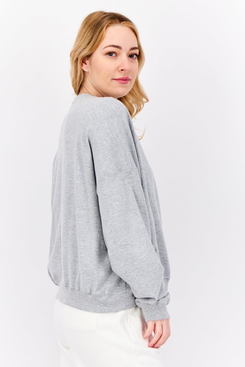 Champion سويت شيرت رياضي نسائي بأكمام طويلة مناسب في الهواء الطلق، رمادي - Image 2