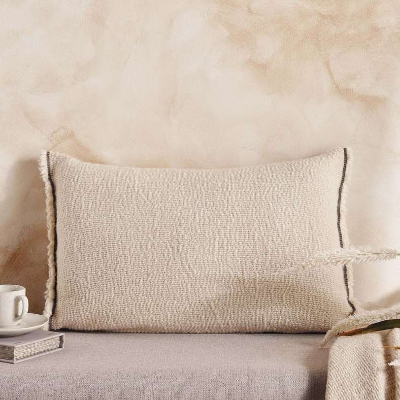 Pan Home وسادة صوفية ناعمة مزينة بالحواف 40x60 سم - عاجي - Image 1
