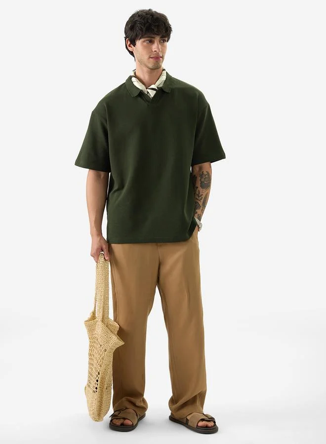 ذا سوليد ستور تيشيرت بولو محبوك واسع بتفاصيل بارزة الملمس