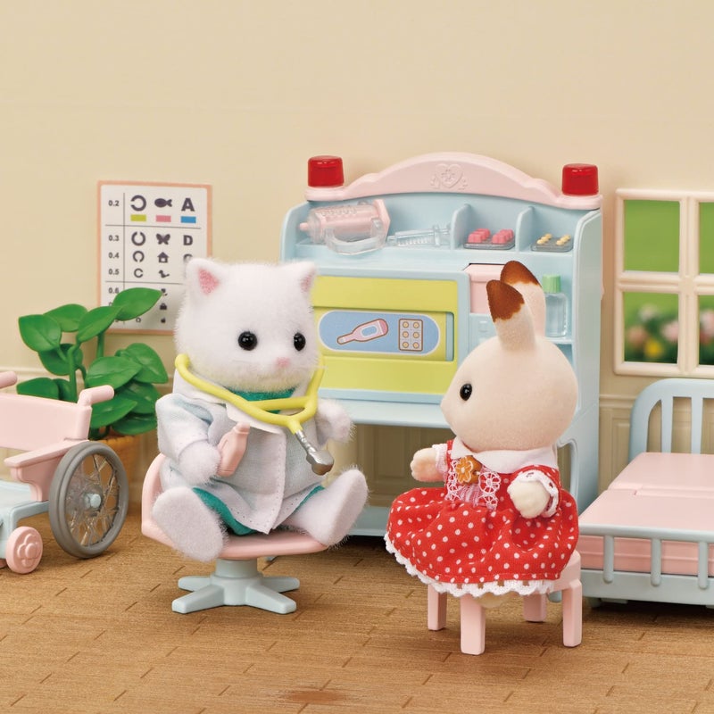 Calico Critters Calico Critters Village Doctor Starter Set, Dollhouse Playset with Figure and Accessories  - Image 4