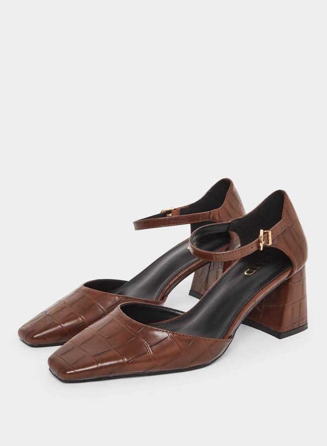 ريد حذاء بكعب سميك وتفاصيل بارزة الملمس - Image 2