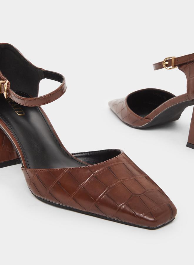 ريد حذاء بكعب سميك وتفاصيل بارزة الملمس - Image 3