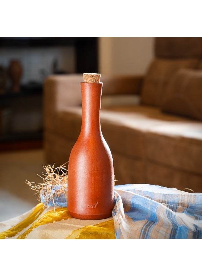 ارك زجاجة كاراف من التيراكوتا بسدادة فلّين من ARK | إبريق ماء ومشروبات طيني مصنوع يدويًا | زجاجة مائدة بسدادة فلّين طبيعية - Image 2