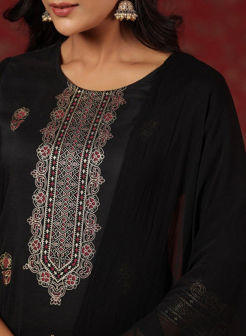 ISHIN Regular Fit Three-Quarter Sleeve Printed Black Silk Woven Kurta Set For Women Flat Collar Perfect For Wedding And Engagement Pull On Closure - Image 2