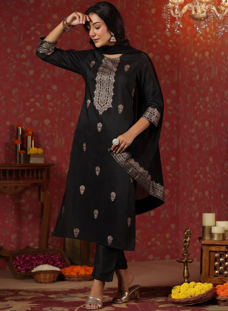 ISHIN  Regular Fit Three-Quarter Sleeve Printed Black Silk Woven Kurta Set For Women Flat Collar Perfect For Wedding And Engagement Pull On Closure for Women | Best Price UAE