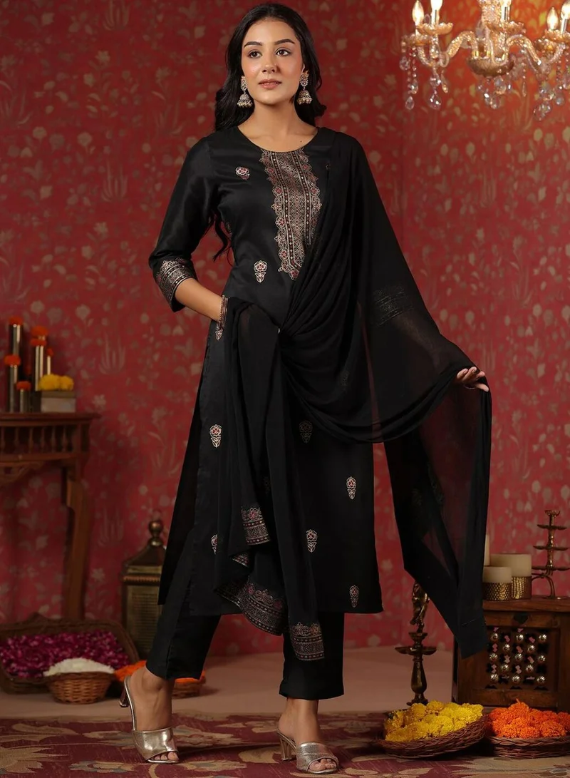 ISHIN  Regular Fit Three-Quarter Sleeve Printed Black Silk Woven Kurta Set For Women Flat Collar Perfect For Wedding And Engagement Pull On Closure for Women | Best Price UAE
