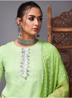 SASSAFRAS Lace Detail Kurti and Flared Pant with Bandani Print Dupatta by Styli  - Image 4