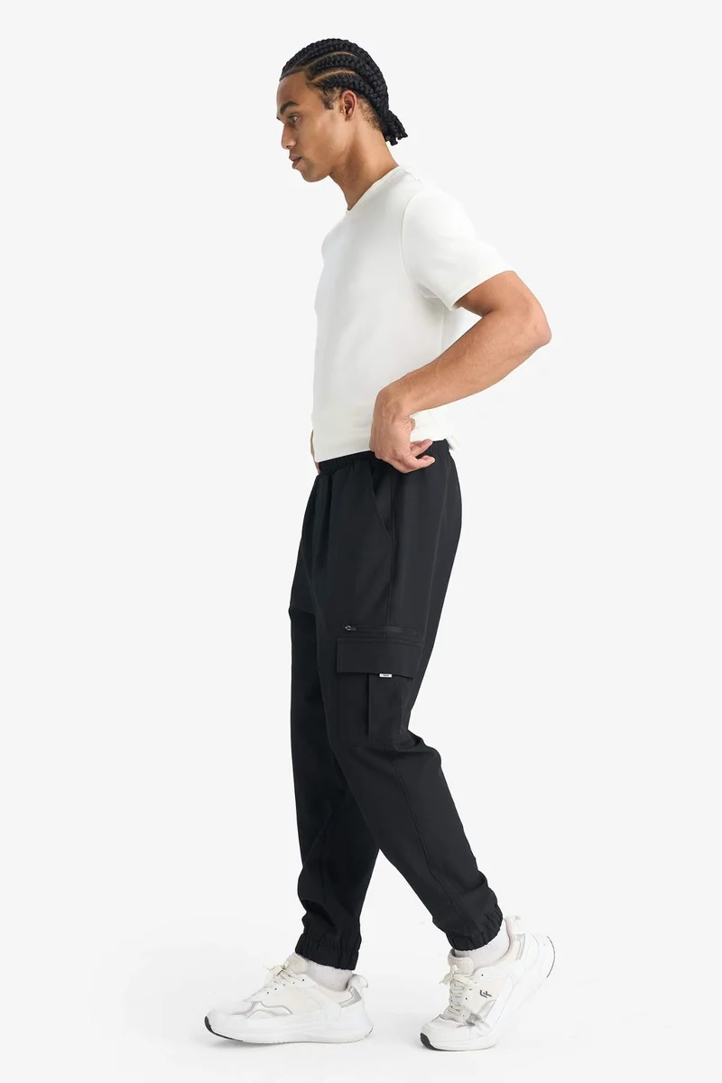 ديفاكتو Standard Fit Woven Jogger Pants