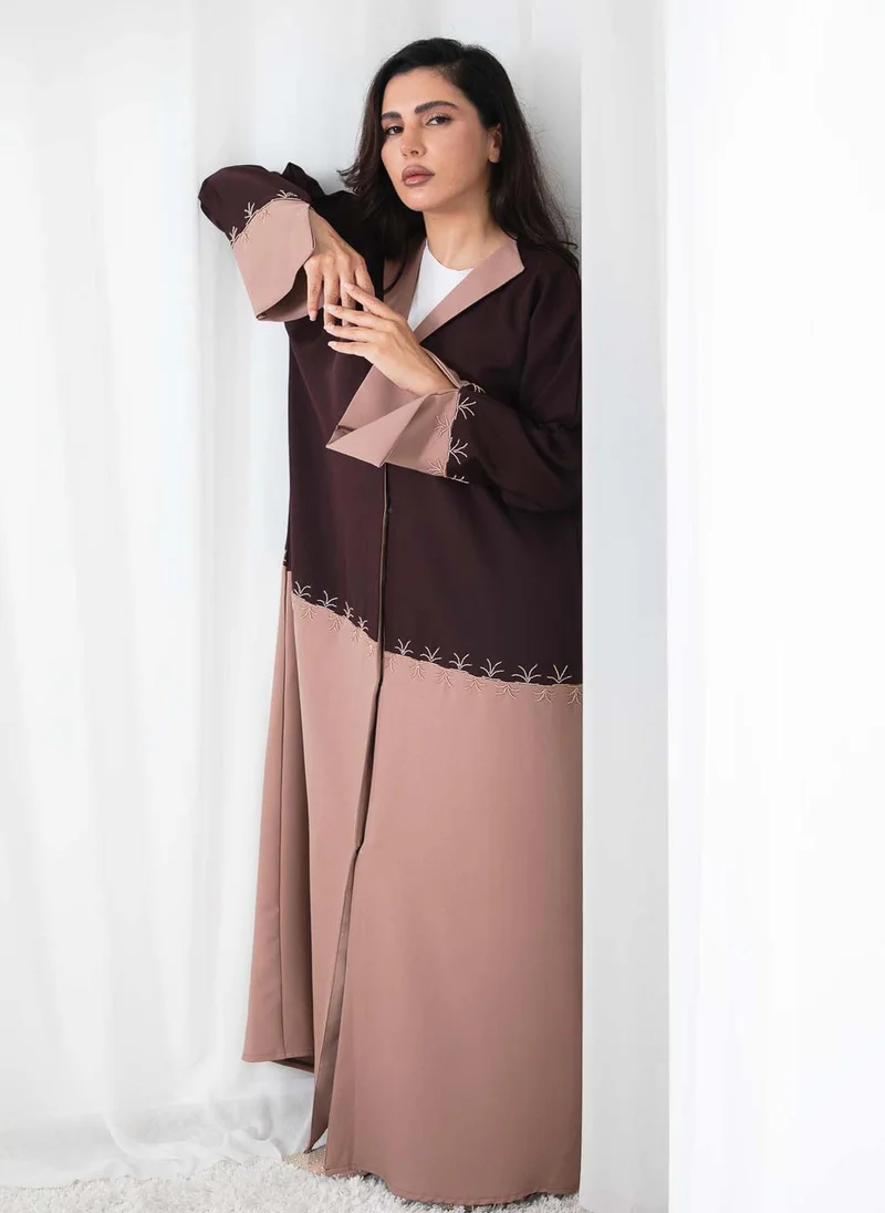 أم سكوير فاشن Elegant Two-Tone Embroidered Abaya