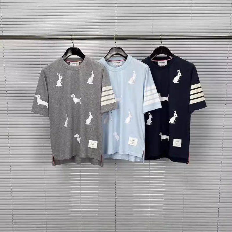 Tb Tom Rabbit Pattern Round Neck Short-Sleeved Shirt For Men And Women, Casual And Comfortable T-Shirt - Image 2
