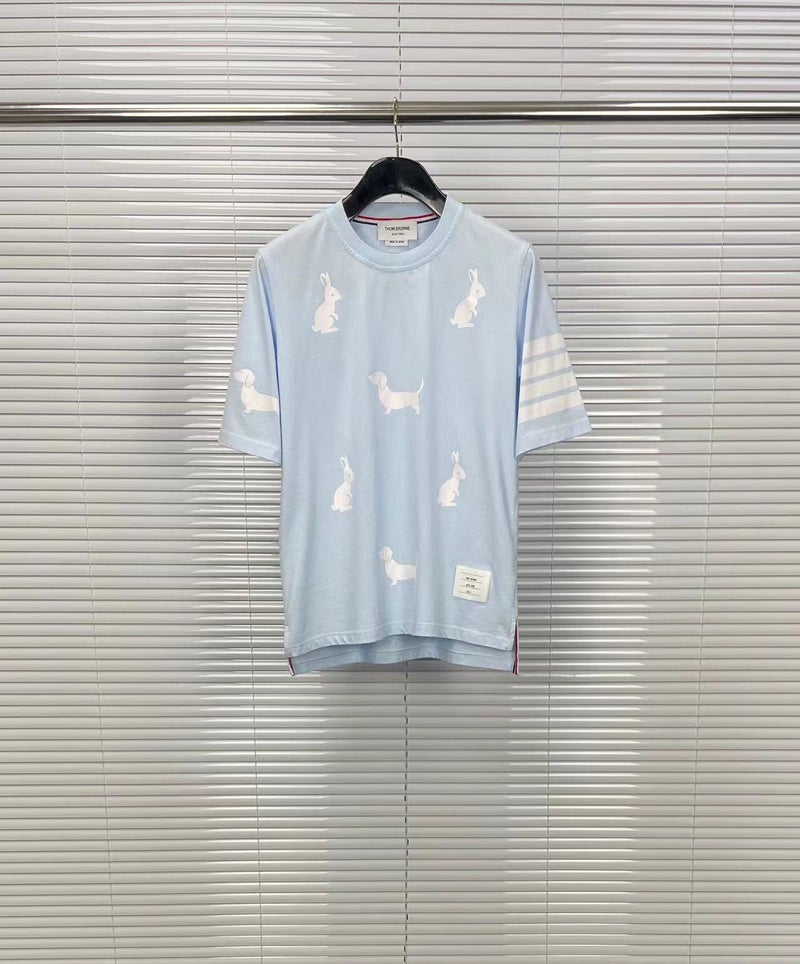 Tb Tom Rabbit Pattern Round Neck Short-Sleeved Shirt For Men And Women, Casual And Comfortable T-Shirt - Image 1
