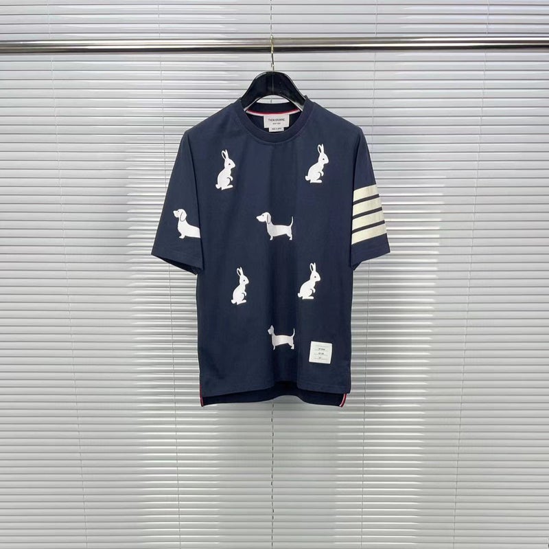 Tb Tom Rabbit Pattern Round Neck Short-Sleeved Shirt For Men And Women, Casual And Comfortable T-Shirt - Image 5