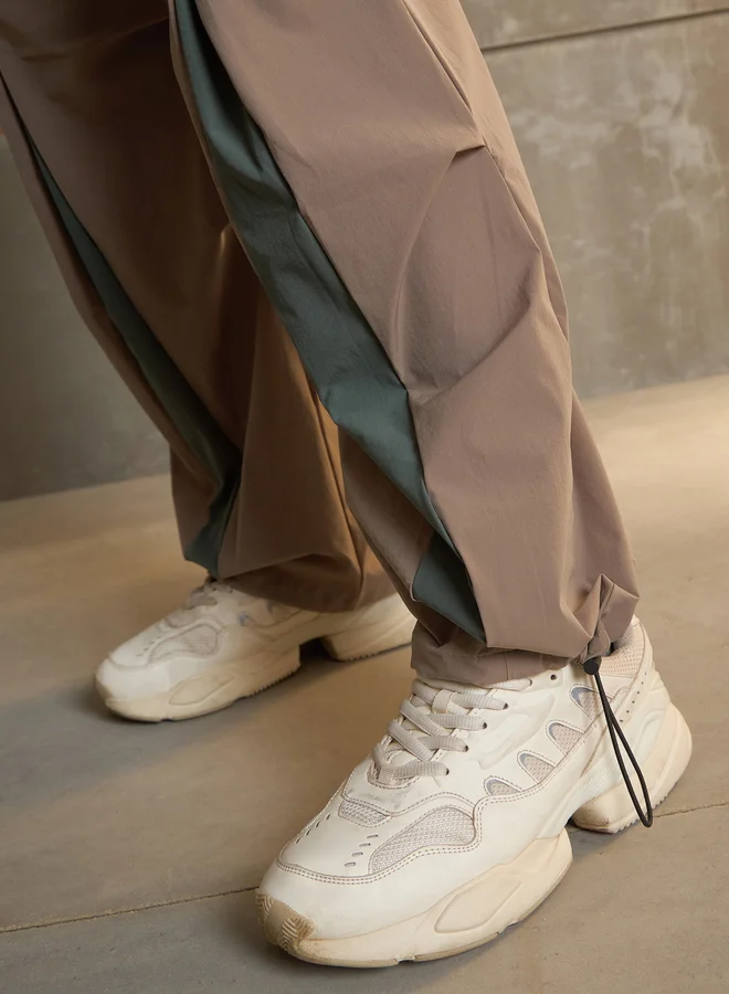 SASSAFRAS Front Invert Pleat Baggy Parachute Pants