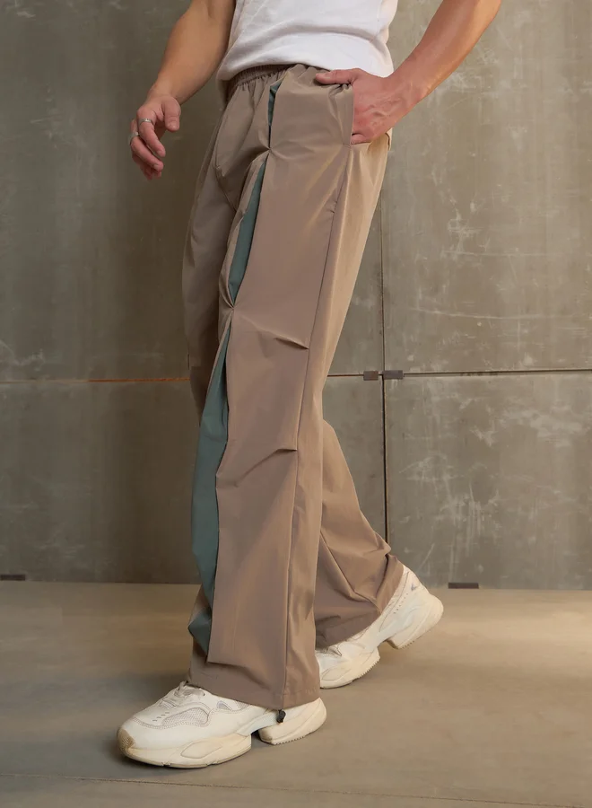 SASSAFRAS Front Invert Pleat Baggy Parachute Pants