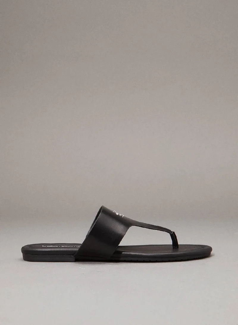 كالفن كلاين جينز صندل من الجلد الصناعي