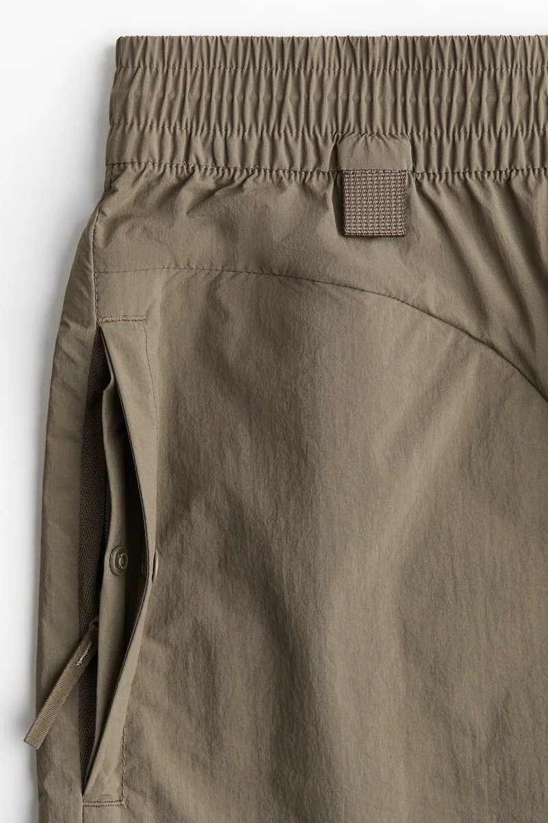 اتش اند ام Lightweight water-repellent outdoor shorts