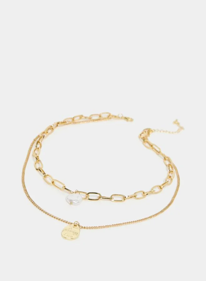 ستايلي قلادة متدرجة مع مشبك إغلاق.