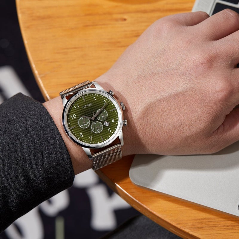 ترندا TRNDA ساعة ستانلس ستيل للرجال - مينا أخضر خالٍ من الزمن وسلسلة شبكية فضية - Image 2