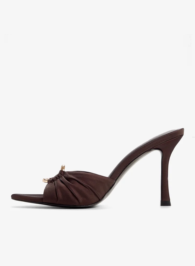 الدو صنادل نسائية بكعب عالي