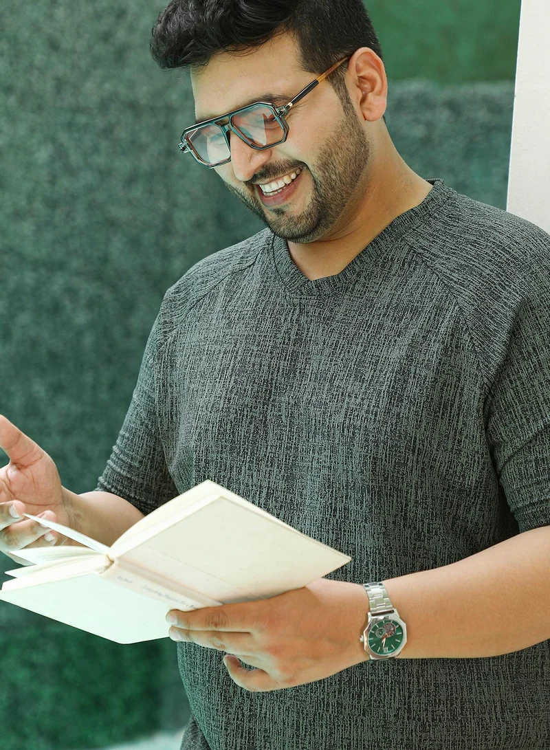 Instafab Plus Instafab Plus Men' Green & Black Contrast-Heathered Knitted T-Shirt For Casual Wear | V-Neck | Short Regular Sleeves | Pull On Closure | Plus Size T-Shirt Crafted With Comfort Fit For Everyday Wear