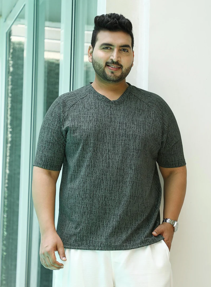 انستافاب بلس Instafab Plus Men' Green & Black Contrast-Heathered Knitted T-Shirt For Casual Wear | V-Neck | Short Regular Sleeves | Pull On Closure | Plus Size T-Shirt Crafted With Comfort Fit For Everyday Wear