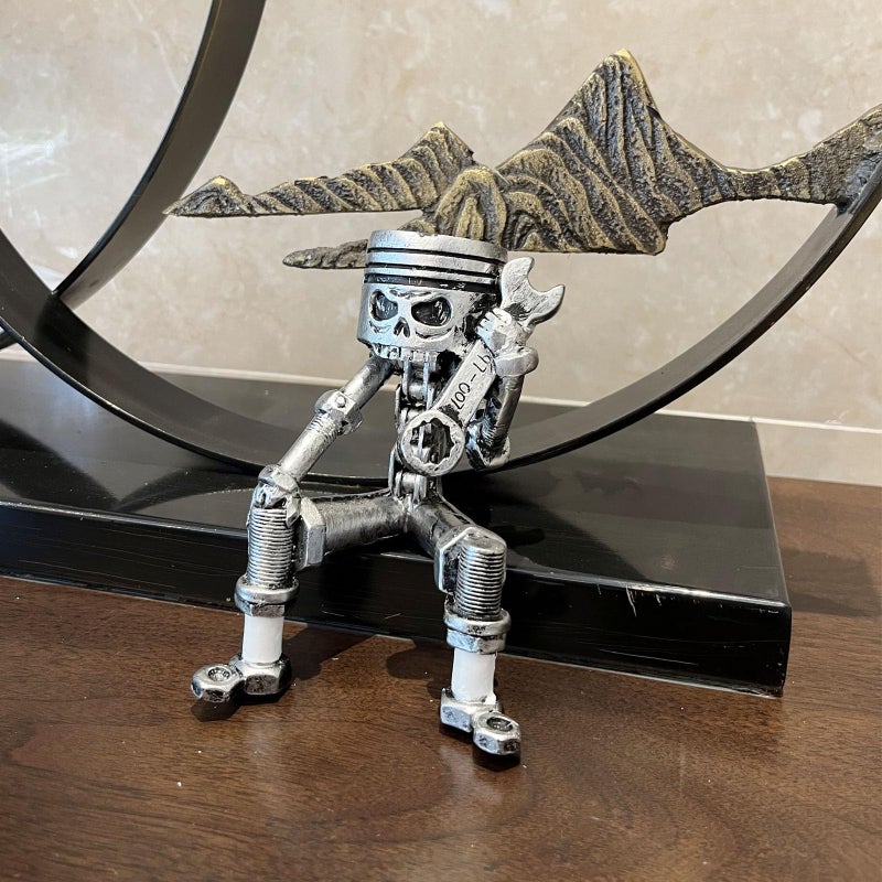 Yurtziru 1Pcs Carved Piston Skull Face Sculpture Skull Face Art Statue Resin Statue Gear Base Car Enthusiast Office Home Decoration (Style 3) - Image 5