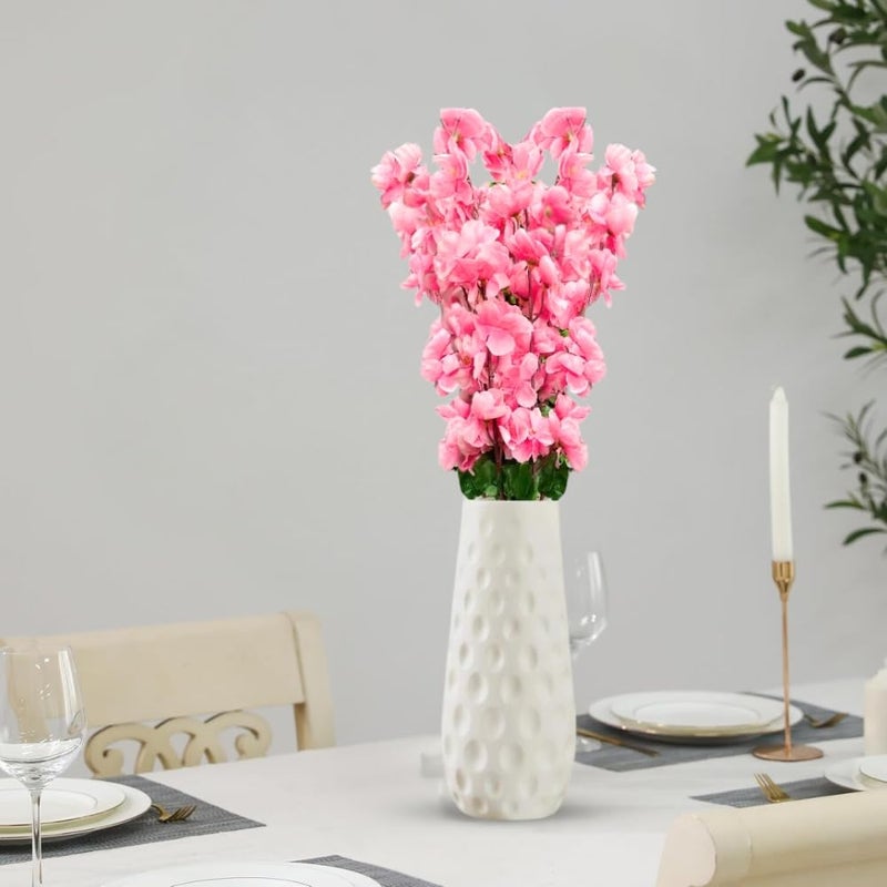 Go Hooked باقة زهور صناعية مع فازة بلاستيكية بيضاء ذات ملمس | زهور مزيفة زهور زخرفية لتزيين المنزل والمكتب (زهور وردية فاتحة مع فازة) - Image 1