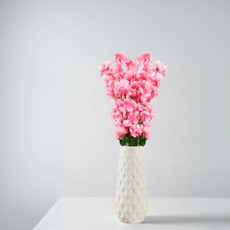 Go Hooked باقة زهور صناعية مع فازة بلاستيكية بيضاء ذات ملمس | زهور مزيفة زهور زخرفية لتزيين المنزل والمكتب (زهور وردية فاتحة مع فازة) - Image 4