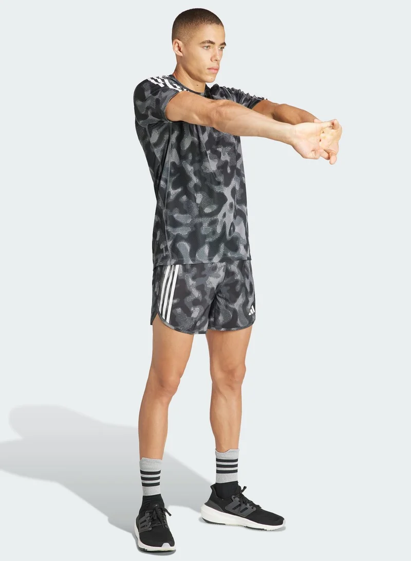 adidas مجموعة من تيشيرت وشورت بطبعة على كامل التصميم مزين بشعار أديداس
