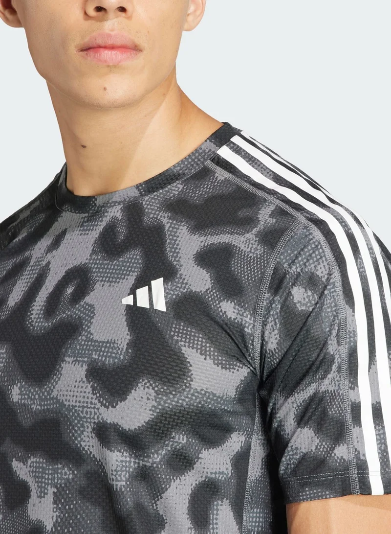 adidas مجموعة من تيشيرت وشورت بطبعة على كامل التصميم مزين بشعار أديداس
