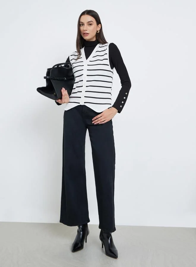 تايك تو سترة محبوكة مخططة بلا أكمام