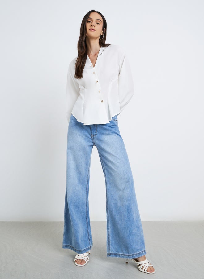 ستايلي قميص نسائي أبيض بياقة  غير متماثلة وأزرار - Image 2