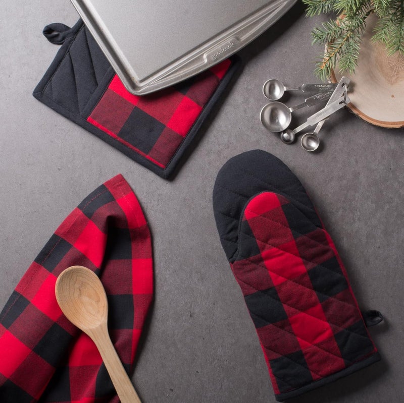 DII DII Buffalo Check Kitchen Collection Classic Farmhouse Kitchen Set Potholder Red  Black 2 Piece  - Image 5