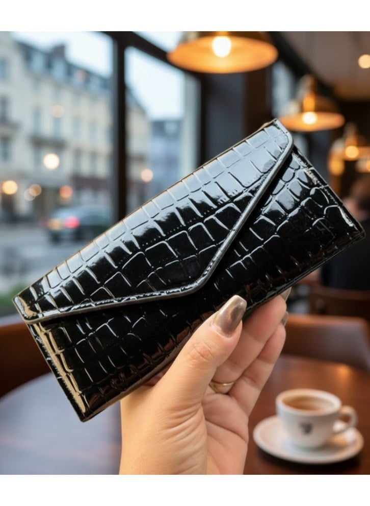 zoba Small women's handbag and shoulder bag with a luxurious gold chain - elegant design with a crocodile leather pattern - multiple pockets for cards and money with an internal zipper - high-quality material - ideal for daily use, occasions and evenings (black) - Image 5