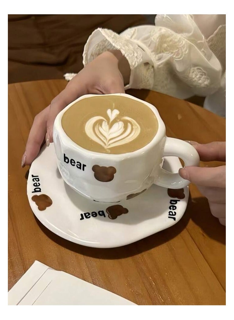 Ceramic mug with bear head design - Image 1