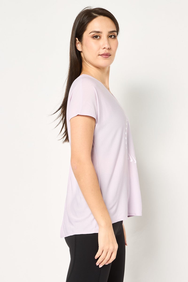 Nike تي شيرت رياضي نسائي قصير الأكمام للجري، ليلك - Image 3