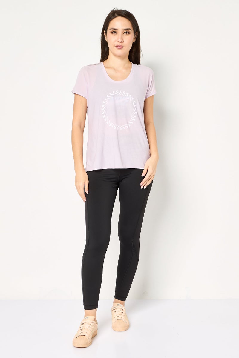 Nike تي شيرت رياضي نسائي قصير الأكمام للجري، ليلك - Image 2