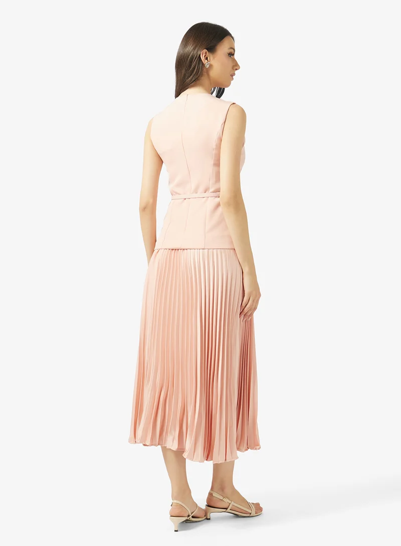 ستايل تشيت Crew Neck Belted Pleat Dress