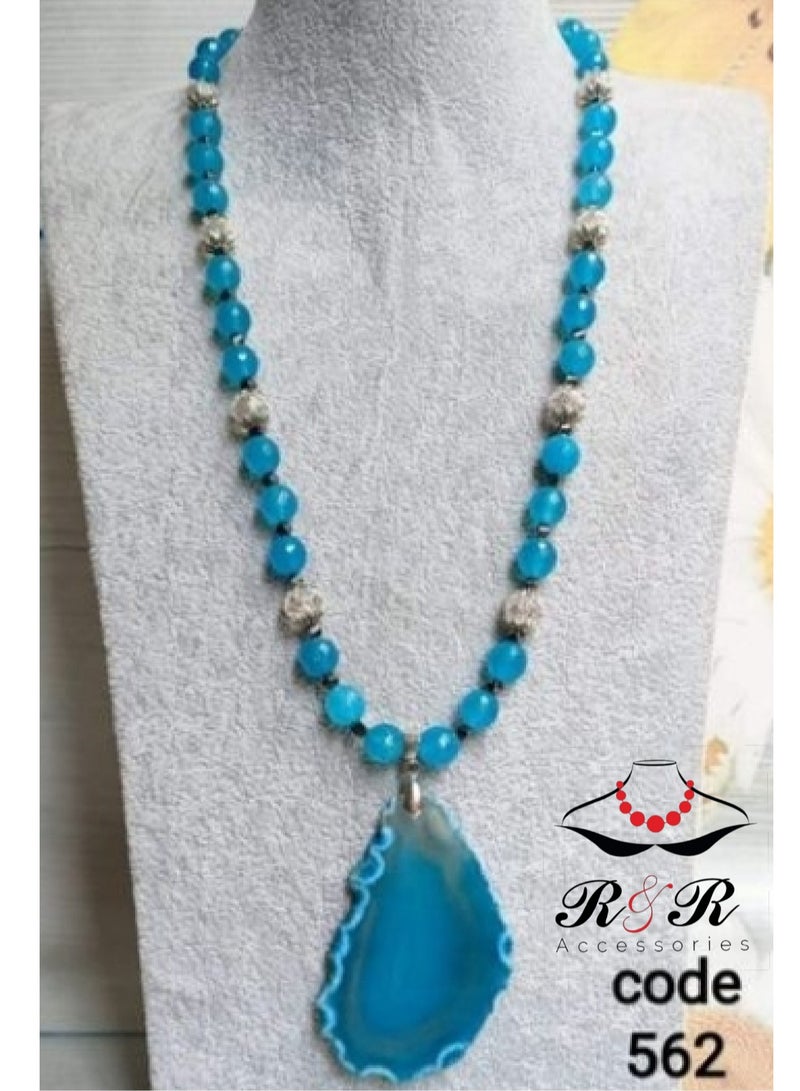 R&R Women's necklace made of agate and crystal with a natural agate pendant