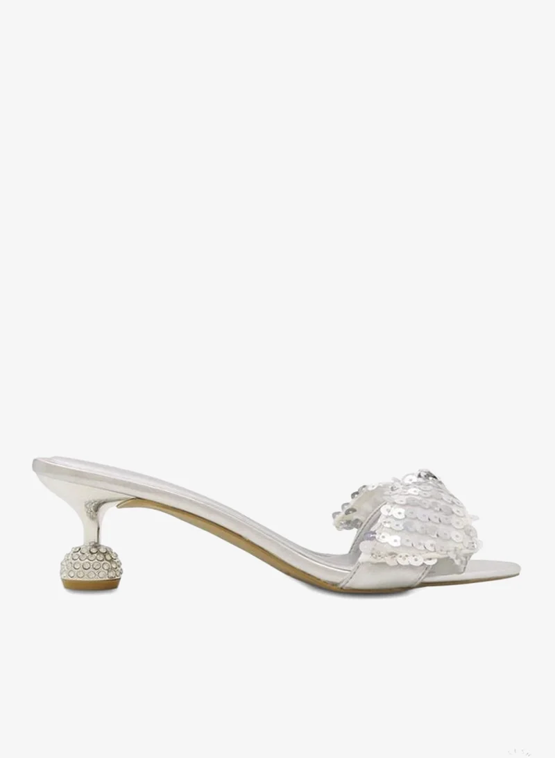 فينتشي صندل بكعب متوسط بحزام واحد