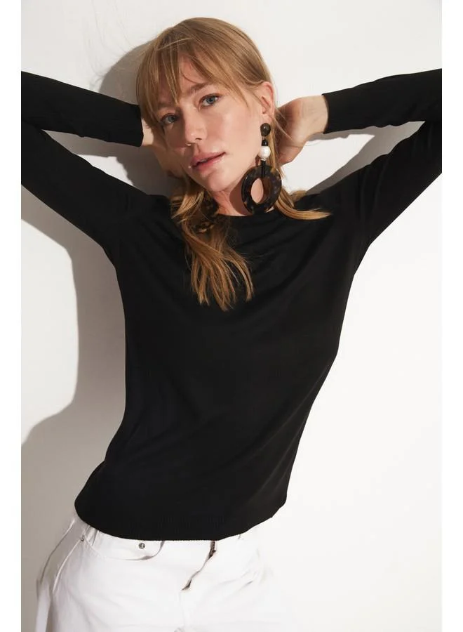 JUNE June Women Exclusive Viscose Blend Regular Fit Crew Neck Knitwear Sweater Black