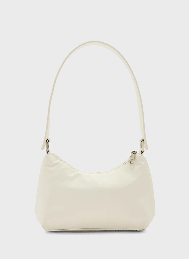كالفن كلاين جينز Sleek Nylon Crossbody
