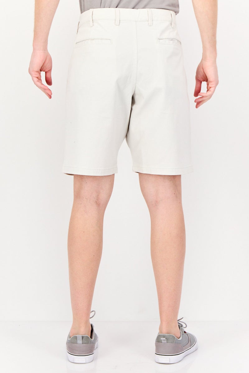 GAP Men Regular Fit Solid 10 Inseam Chino Shorts, Light Grey - Image 3