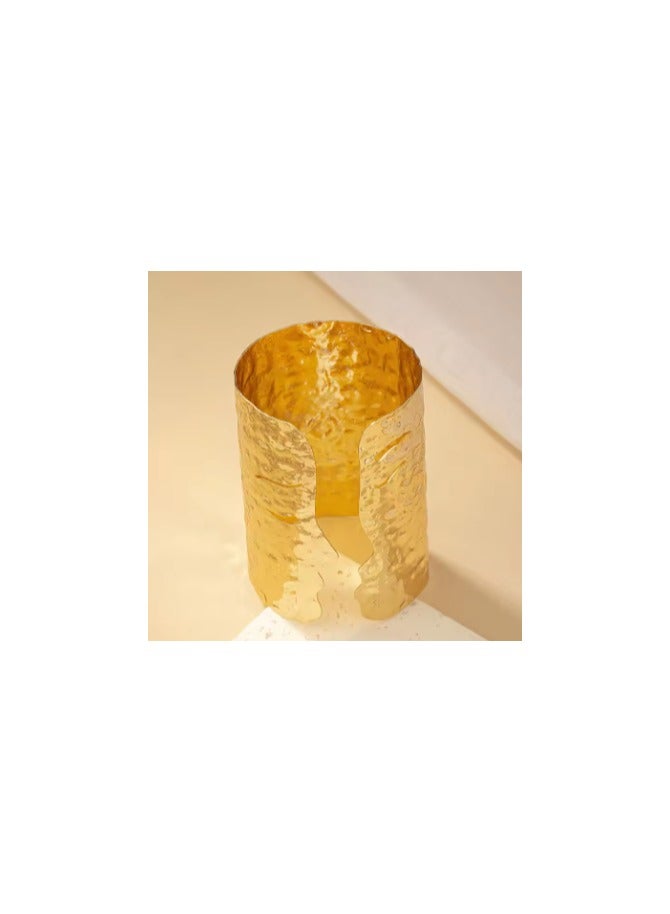 "A modern metal bracelet with an artistic touch, perfect for everyday and special looks"  - Image 2