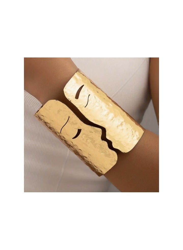 "A modern metal bracelet with an artistic touch, perfect for everyday and special looks"  - Image 3