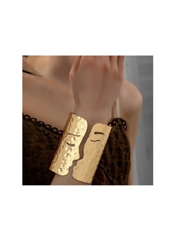 "A modern metal bracelet with an artistic touch, perfect for everyday and special looks"  - Image 4